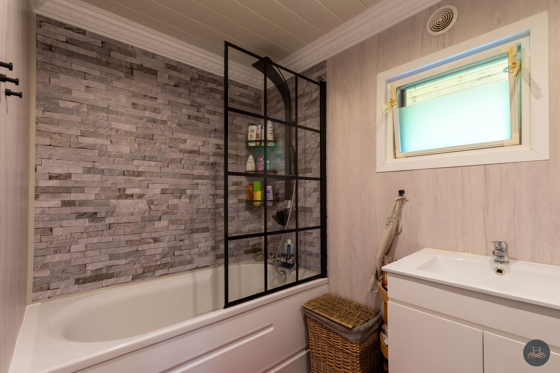 Vernieuwde en instapklare chalet op rustige locatie foto 18