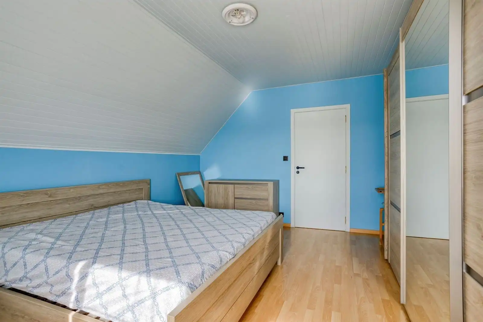Zeer ruime woning (400m²) met 4 slaapkamers + 2 badkamers  foto 18