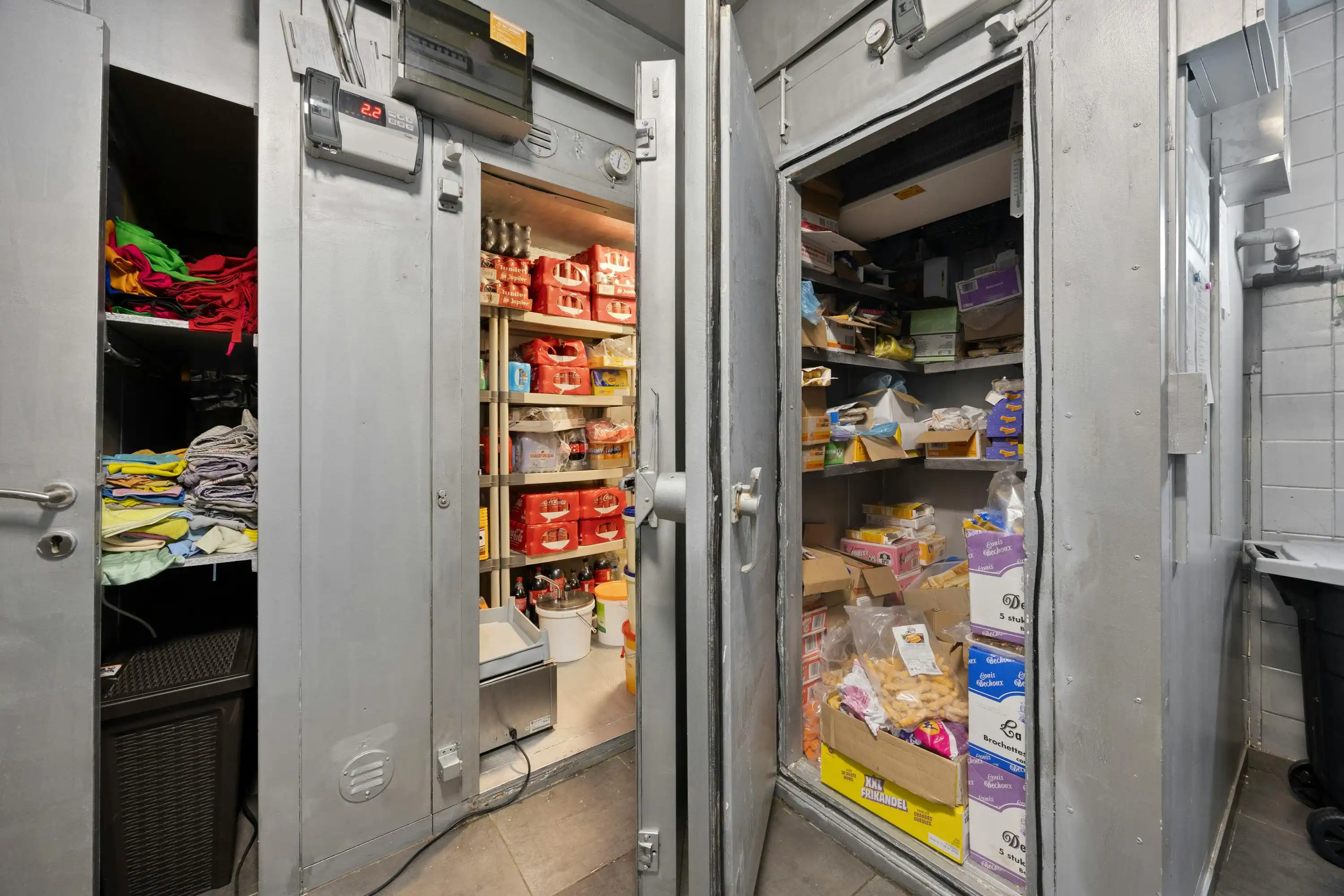 Handelsgelijkvloers met appartement op de markt in Ternat foto 33