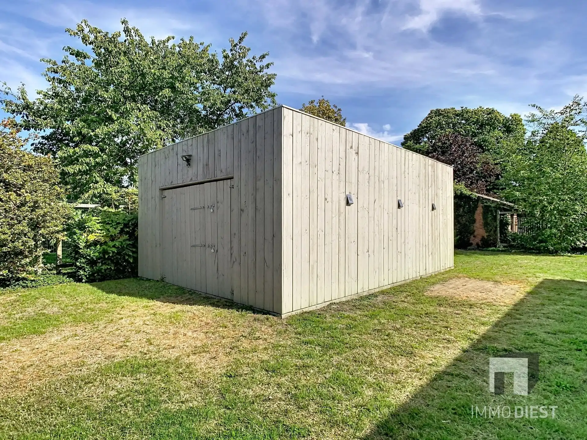 Comfortabel gelijkvloers met tuinhuis foto 23