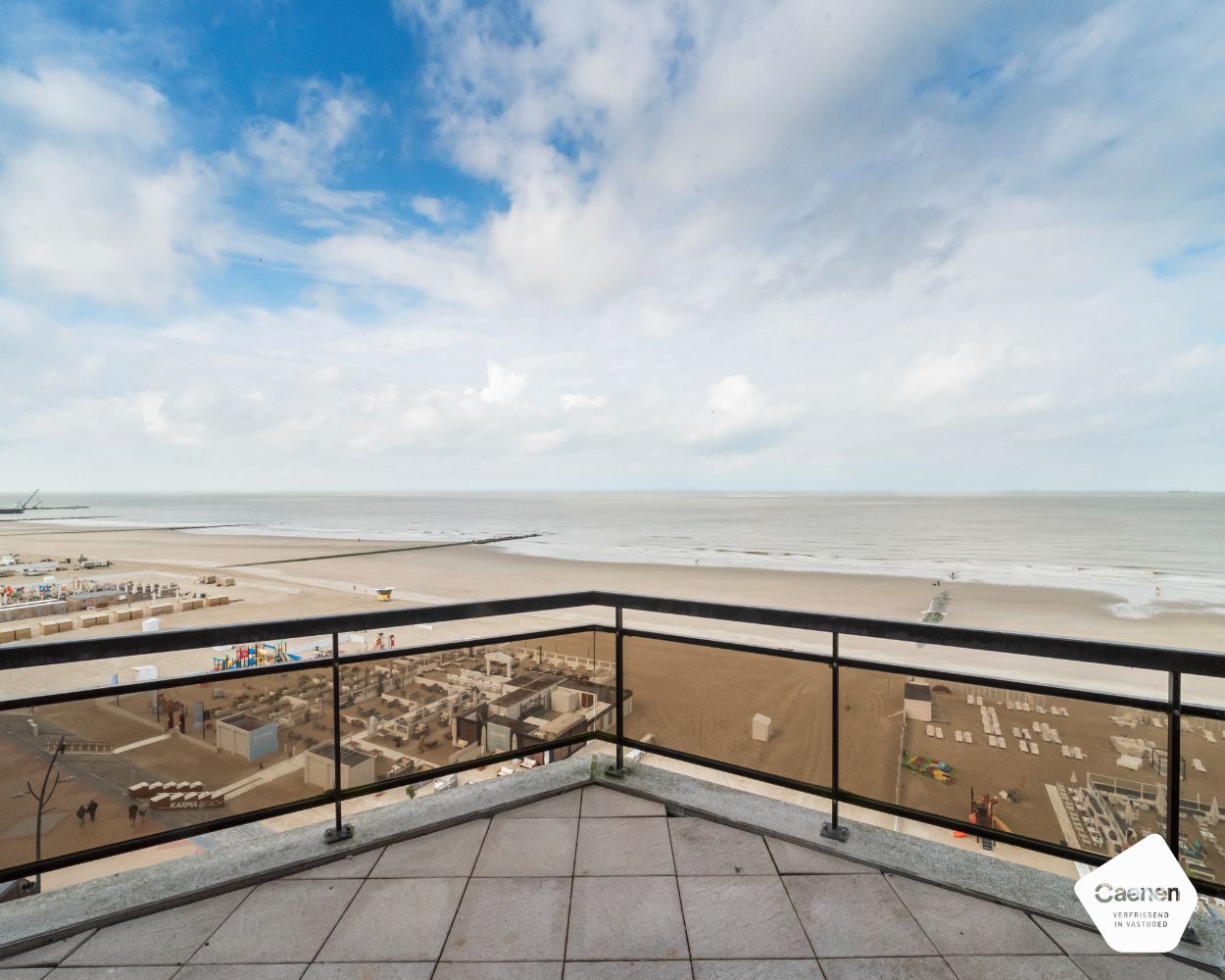 Gerenoveerd twee slaapkamer appartement met zowel frontaal zeezicht als zicht op het hinterland foto 3