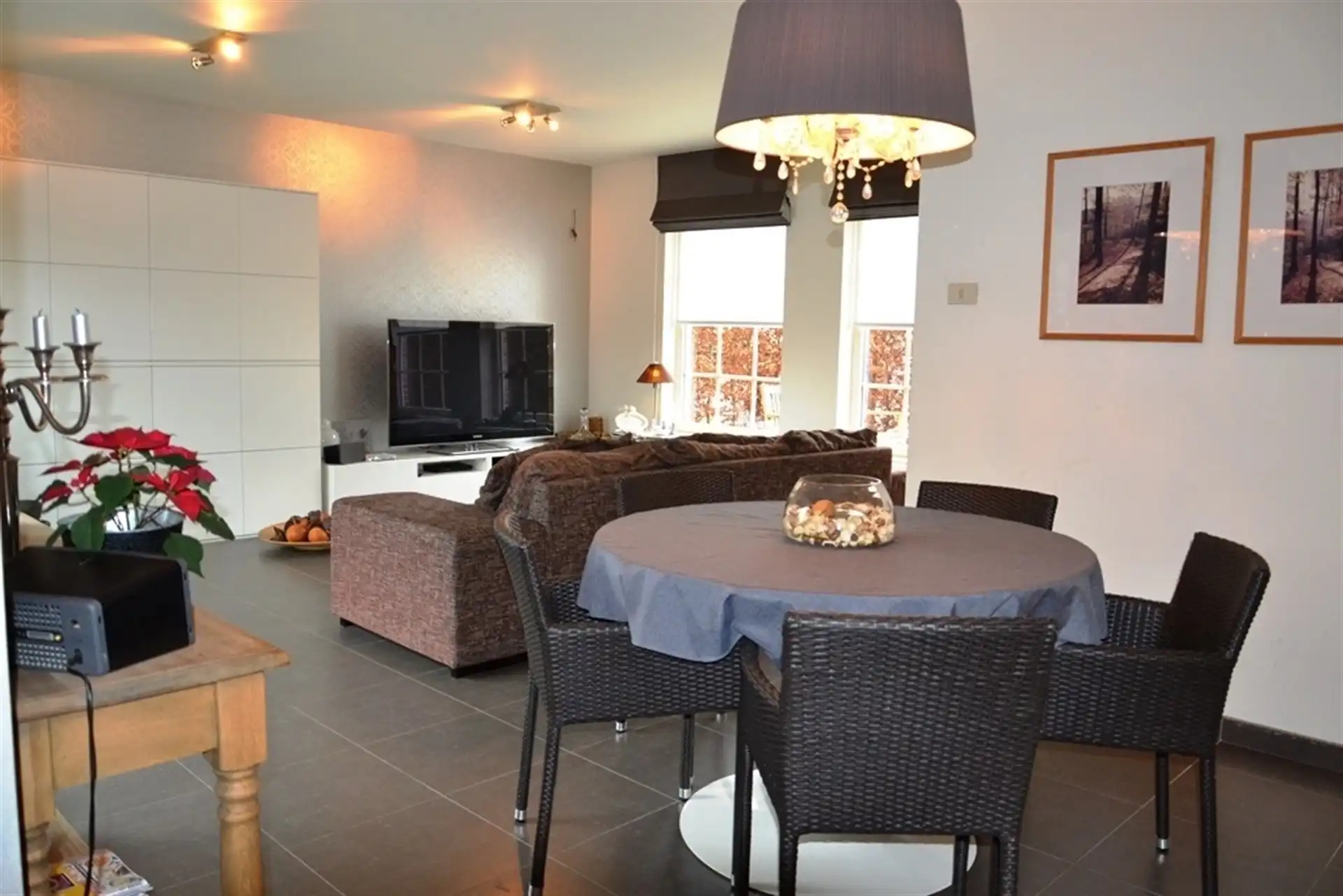 Mooi gelegen lichtrijke woning met terras en voortuintje. foto 7