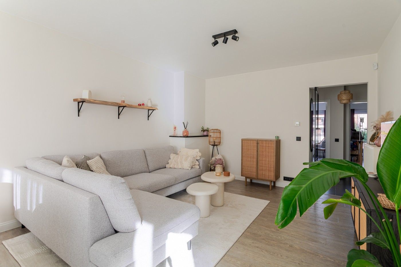 Prachtig gerenoveerd appt. met 2 slpk. en balkon op toffe locatie in Schoten foto 2