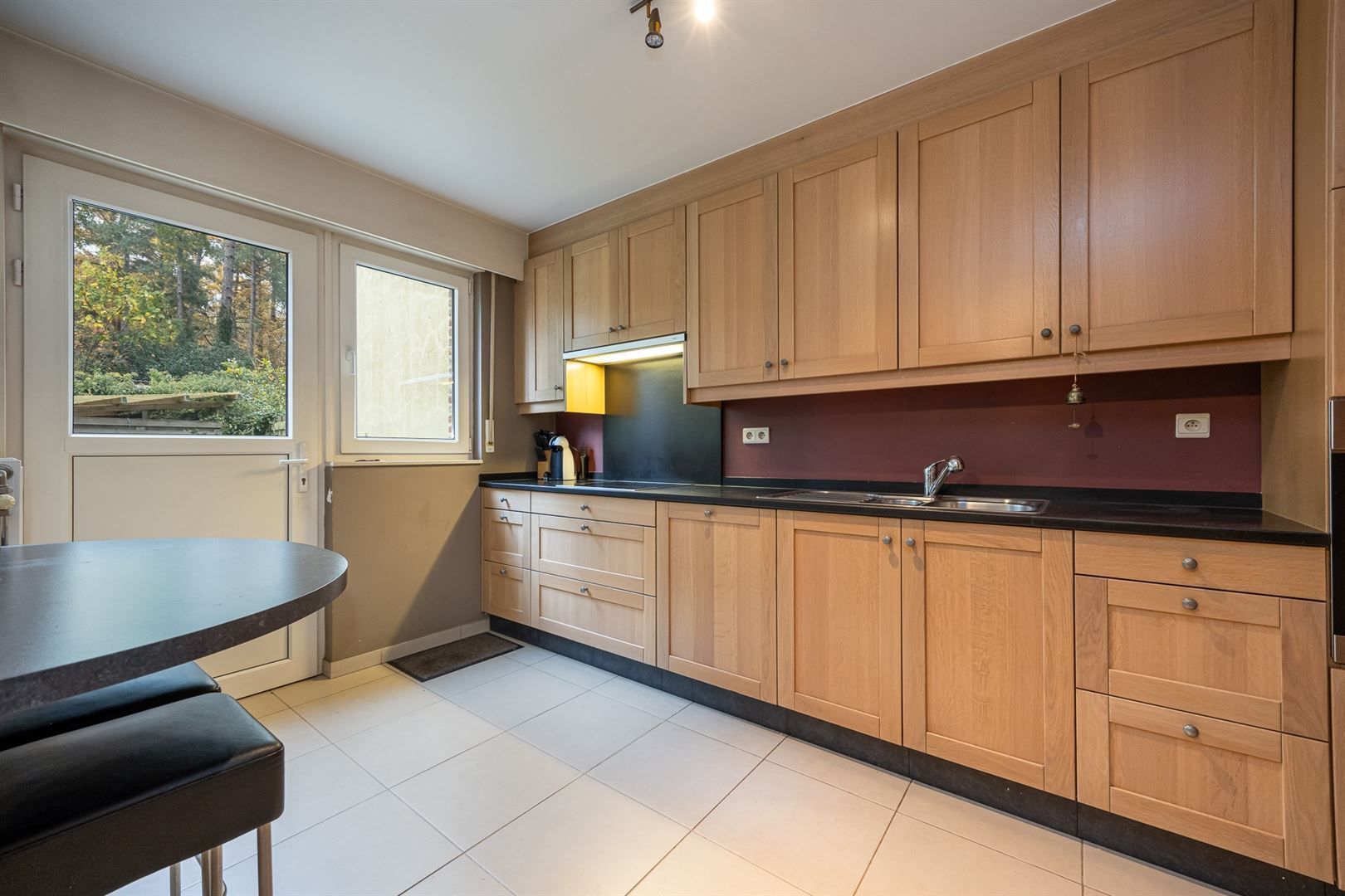 Woning op toplocatie met ruime tuin en zicht op bosgebied. foto 4