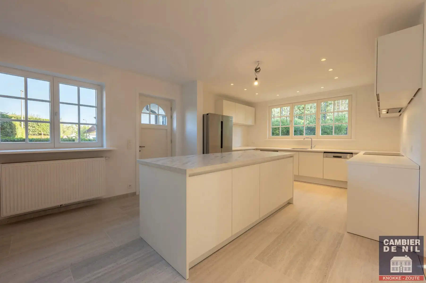 Gerenoveerde, ongemeubelde koppelvilla met zuidgerichte tuin palend aan de golf - Zoute foto 8