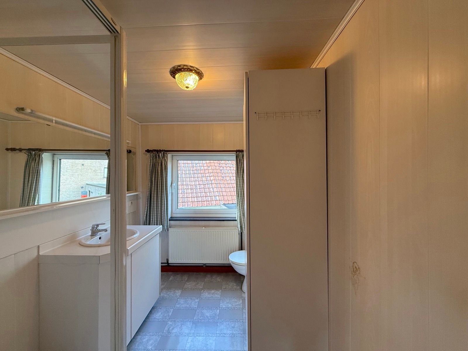 Half open woning met 4 slaapkamers, tuin en garage foto 15