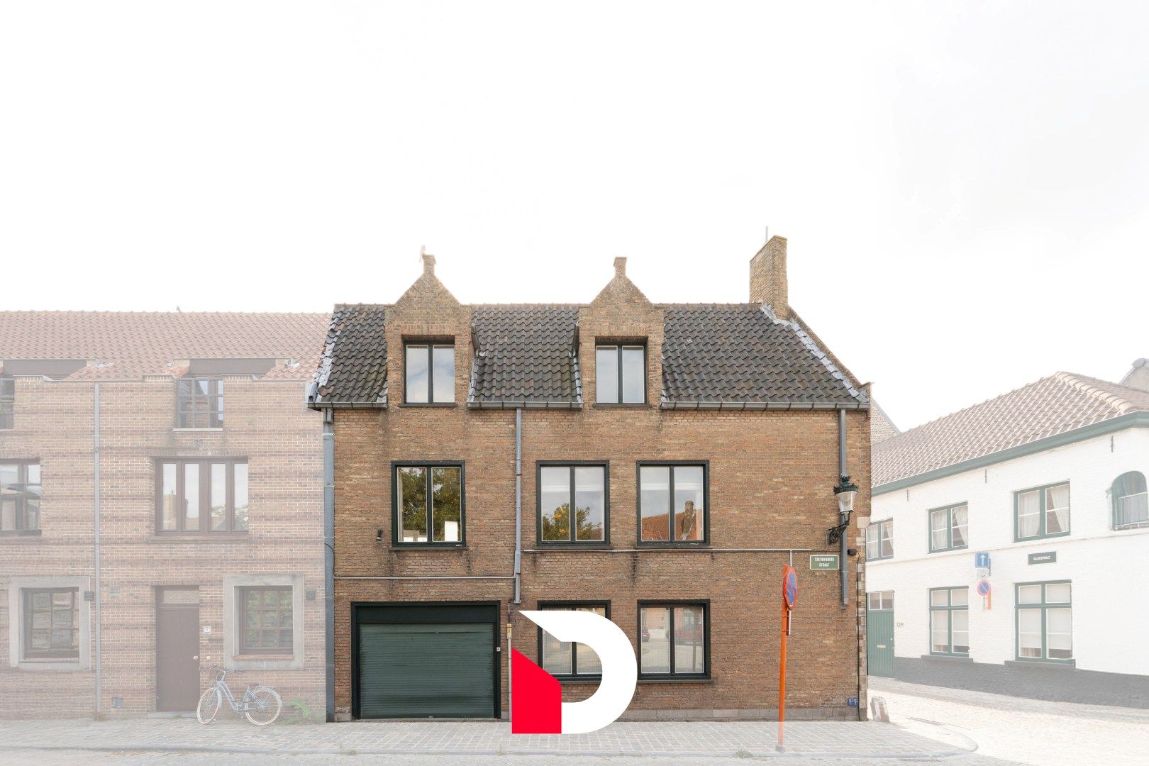 Lichtrijke hoekwoning met garage en polyvalente ruimtes foto 2