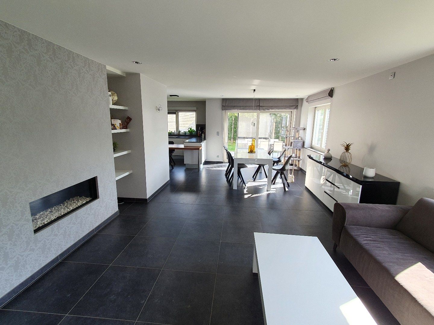 Volledig afgewerkte villa met 4 SLK en grote tuin foto 3