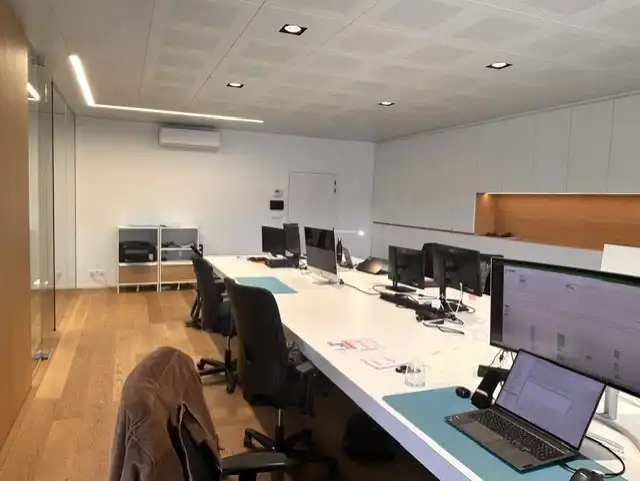Bedrijfshal van 207 m² met een kantoorruimte op 1° verd. van 105 m² foto 12