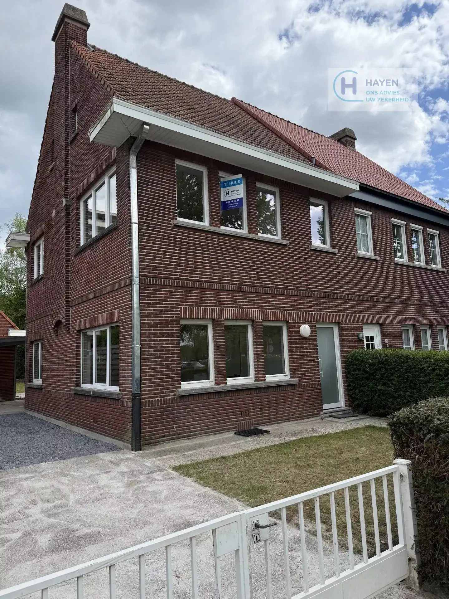 Ruime gezinswoning met 3 slaapkamers in Hasselt foto {{pictureIndex}}