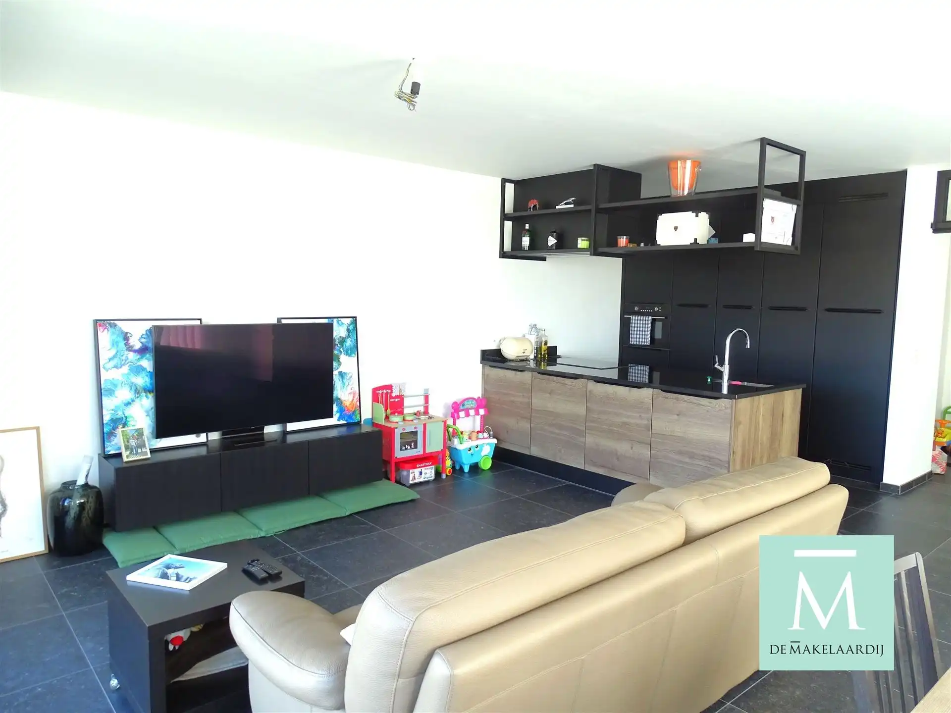 Aangenaam appartement, 2 slaapkamers, ruim terras (75m²), kelder en autostaanplaats foto 4