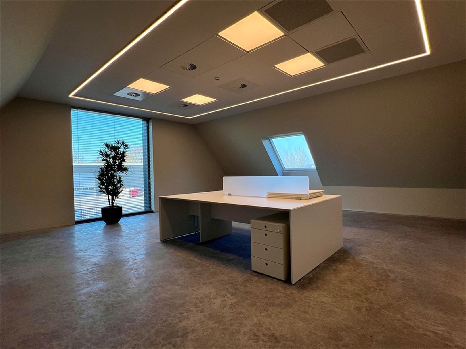 Hoogwaardig afgewerkt kantoorgebouw in Nazareth foto 9