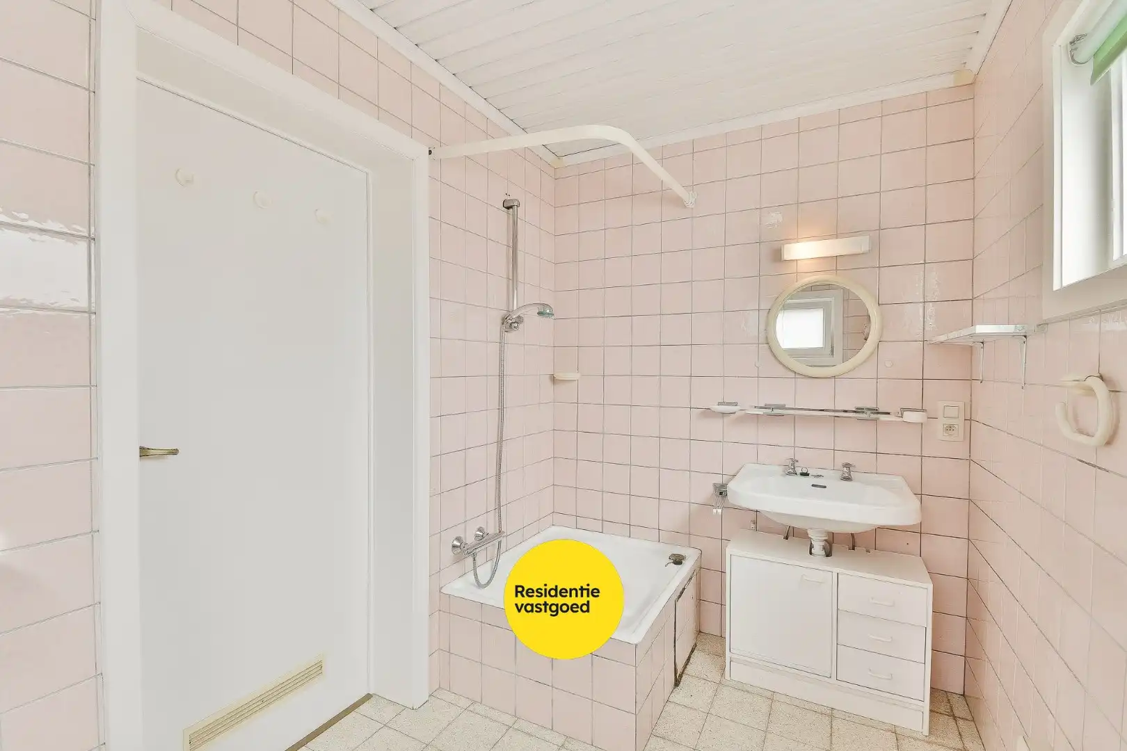 Te renoveren gezinswoning met drie slaapkamers en zongerichte tuin foto 13