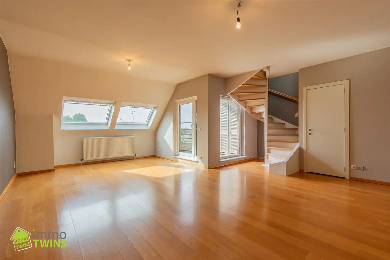 Duplex app. met 3 slpks, terras, autostaanplaats & garage foto {{pictureIndex}}