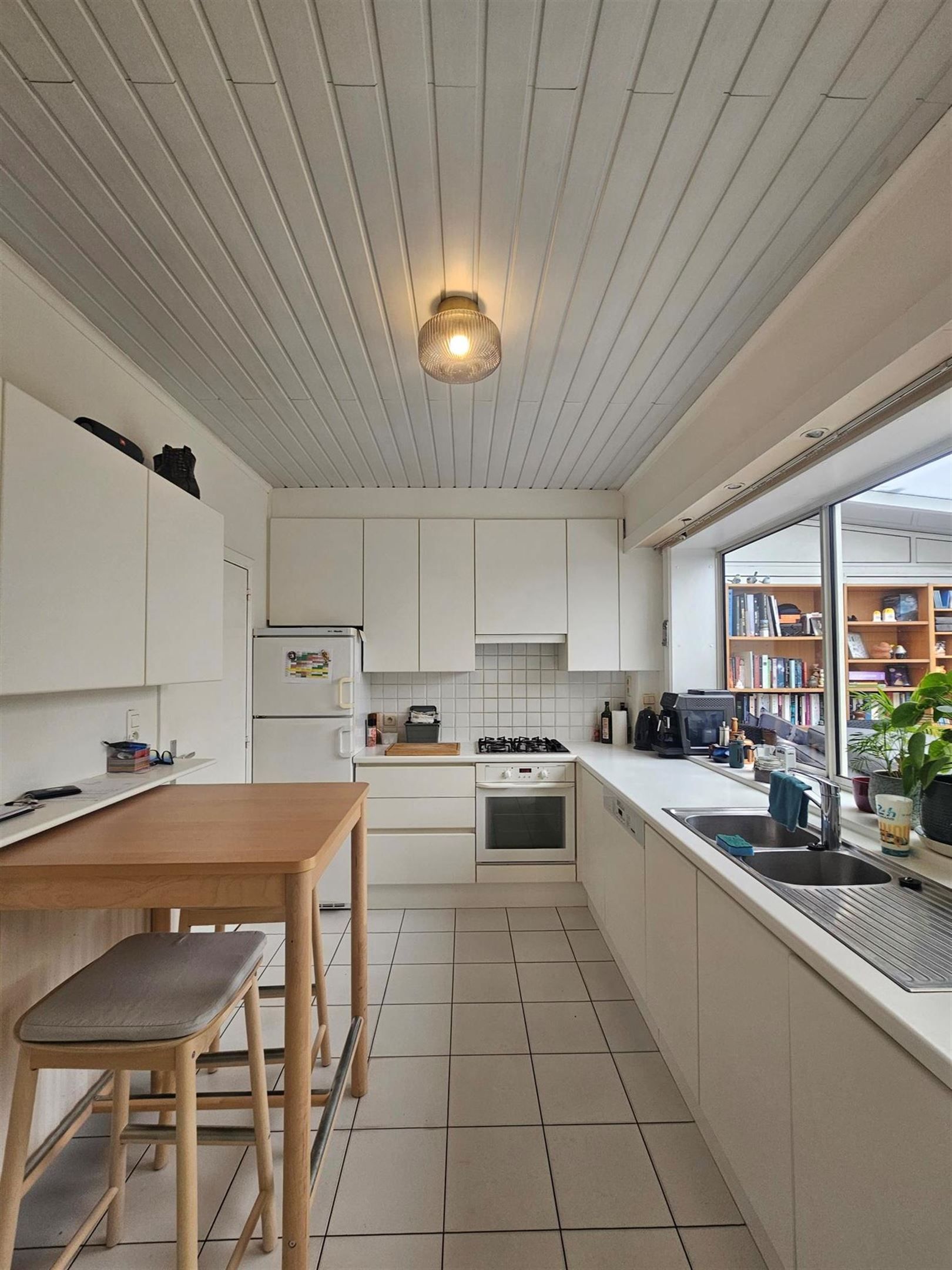 Charmante instapklare woning met o.a. 3 slpks, mooie tuin en oprit. foto 4