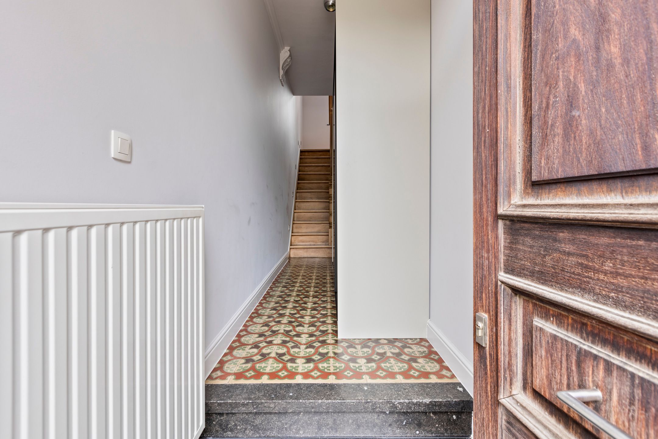 Gerenoveerde herenwoning met garage foto 3