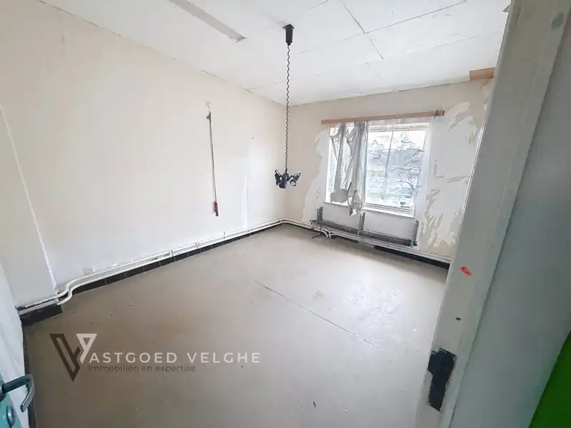 Te renoveren halfopen bebouwing met garage te koop in Maasmechelen (Boudewijnlaan) foto 14