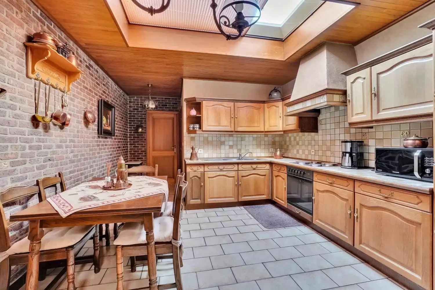 Ruime gezinswoning met vier slaapkamers foto 6
