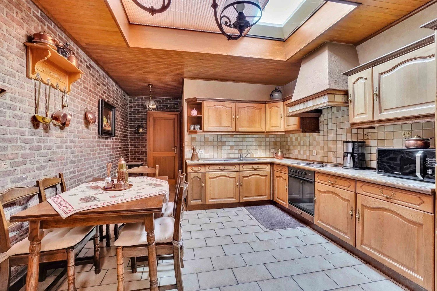 Ruime rijwoning met vier slaapkamers foto 6