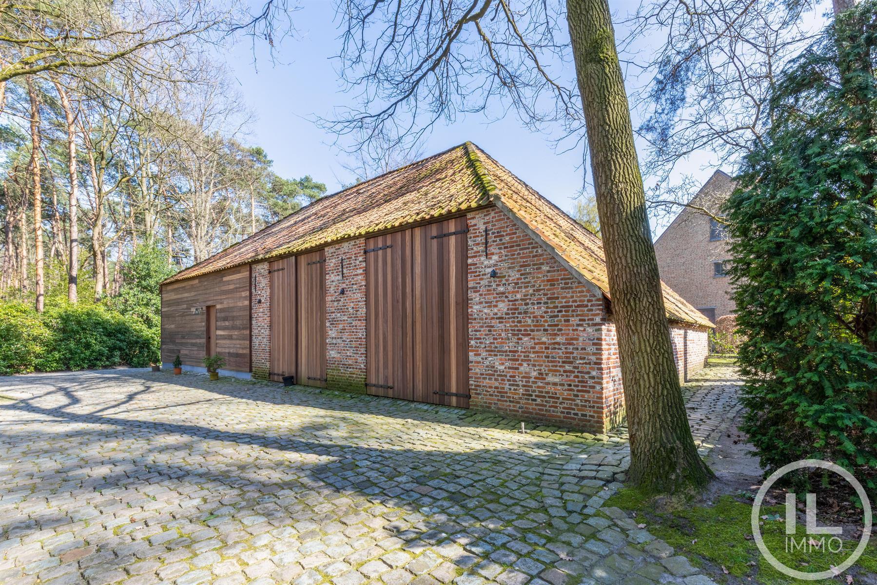 Schitterend domein van 7,7 ha met prachtige villa, zwembad, guesthouse, ruime schuur en uitgebreide paardenfaciliteiten. foto 45