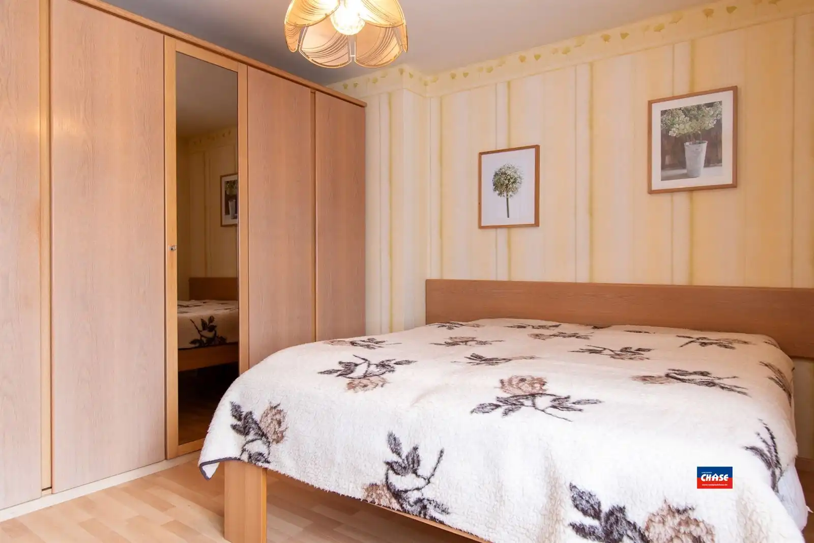 Op te frissen rijwoning met 3 slaapkamers, zolderkamer en gezellige zuid tuin. foto 15