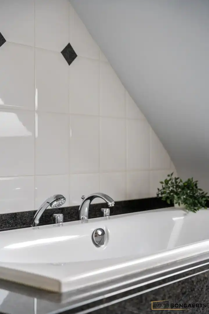 Ruime woning met 3 slaapkamers foto 28