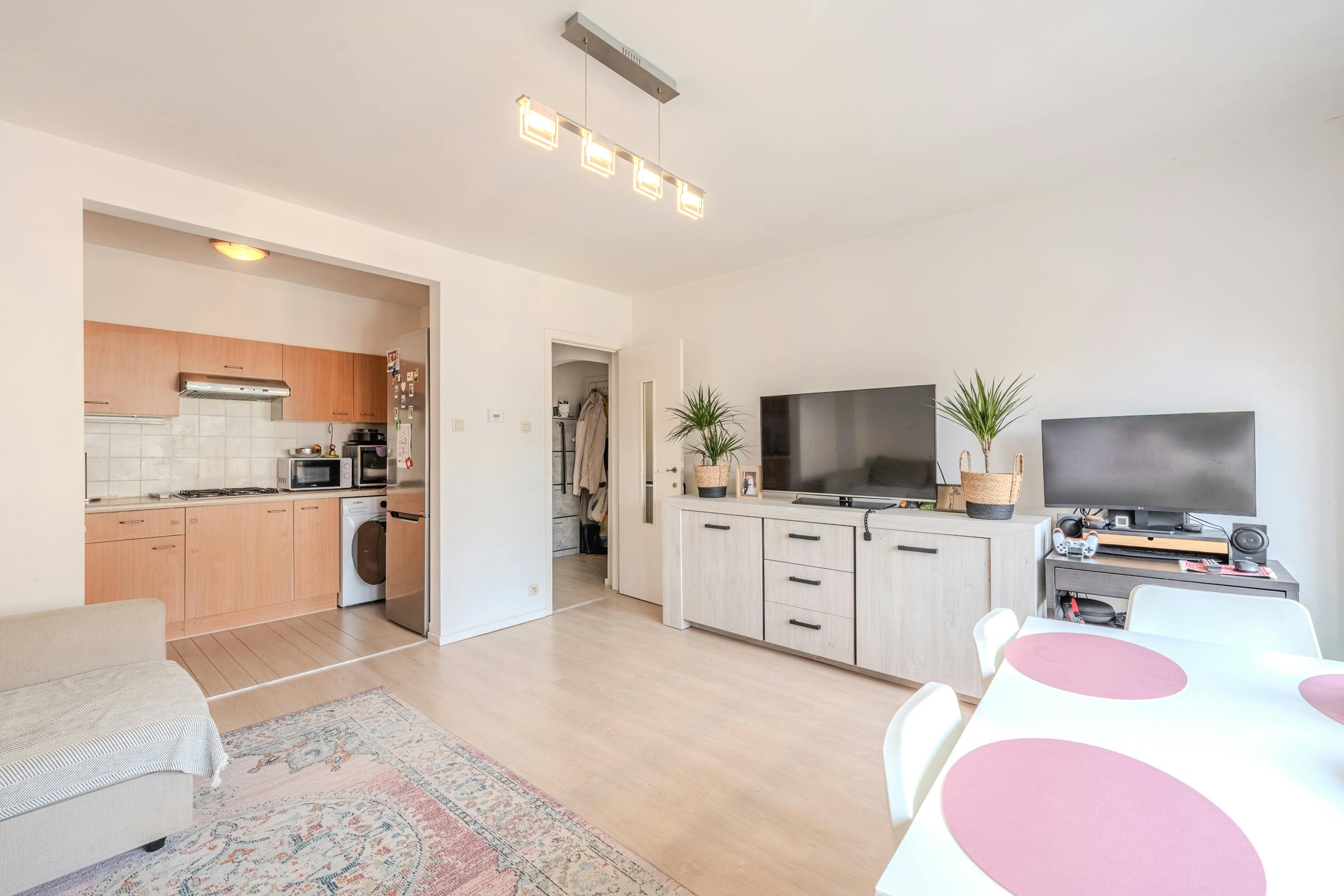 Instapklaar 2-slaapkamerappartement in centrum Oostende foto 3