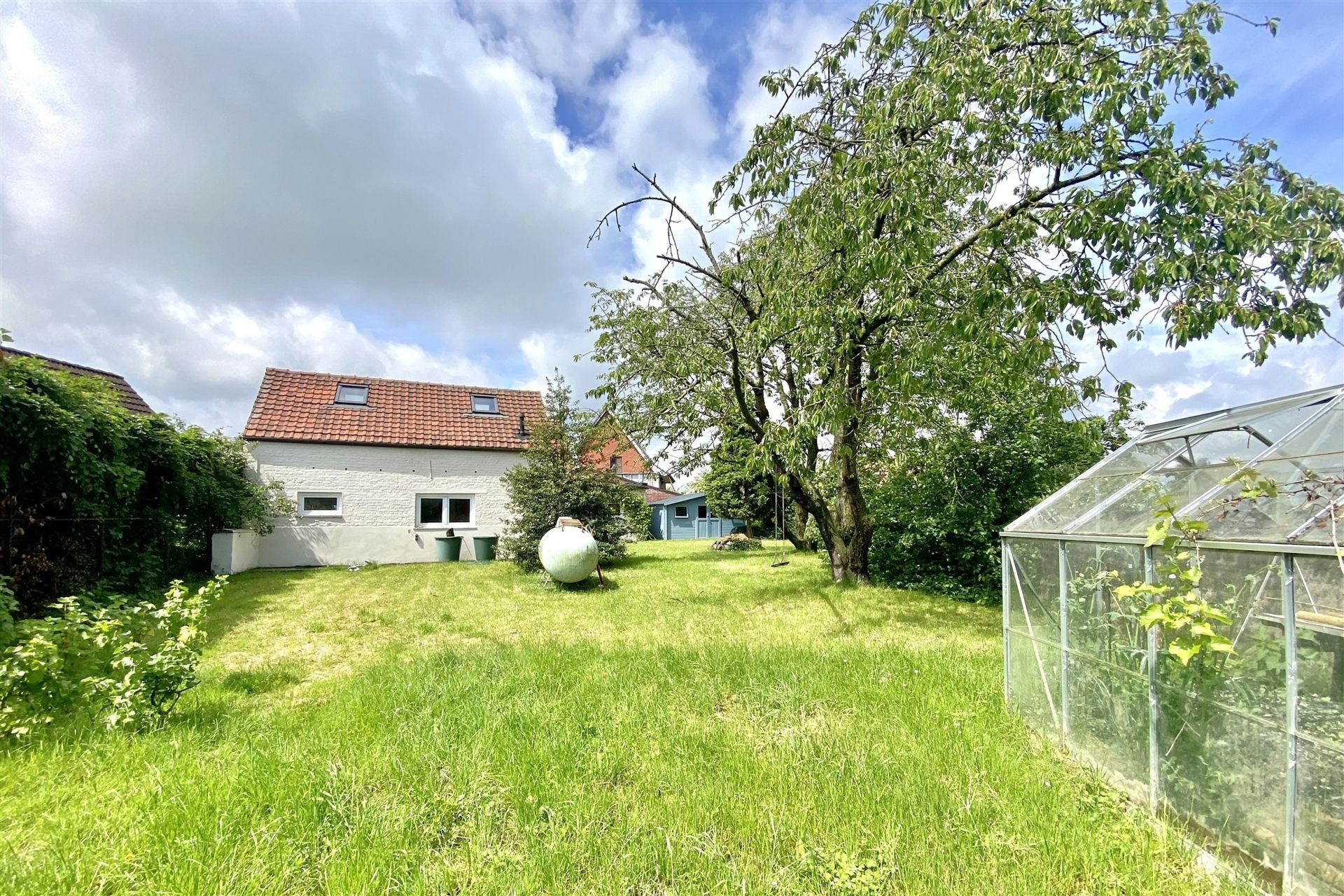 Vernieuwde woning met bijgebouw op terrein van 10a foto 25