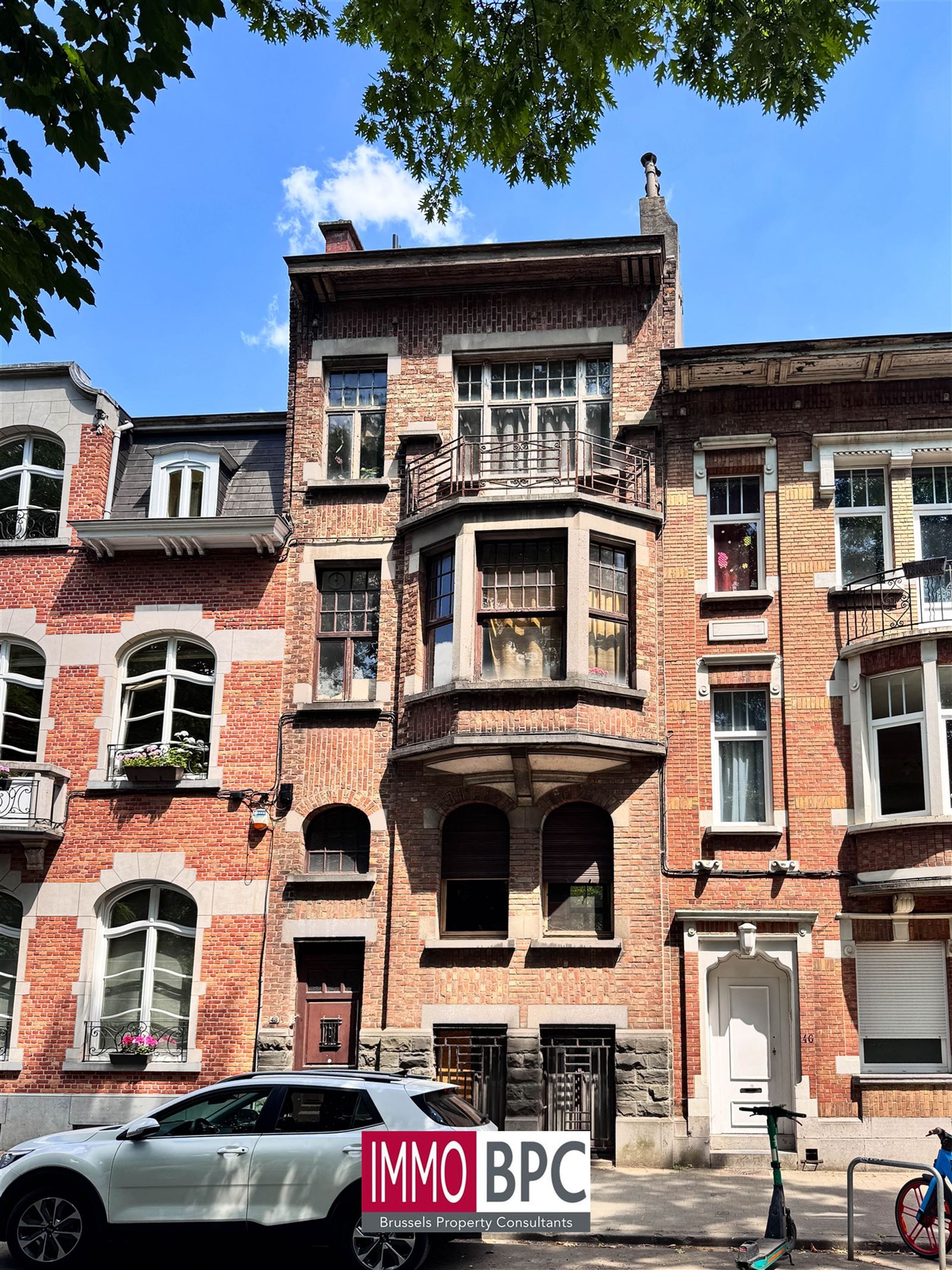 Prachtig herenhuis te renoveren  4 slaapkamers    Anderlecht foto {{pictureIndex}}