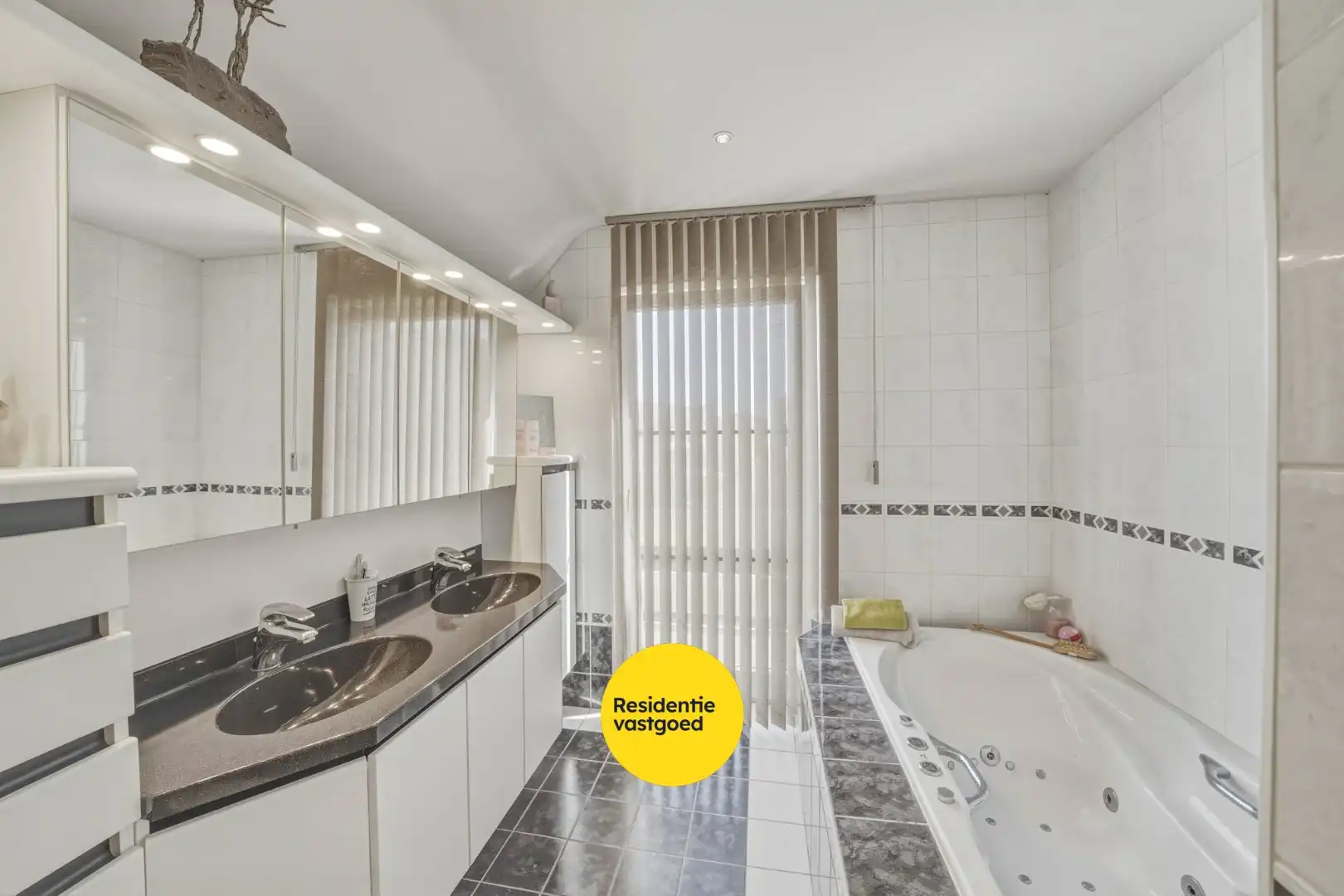 Ruime alleenstaande woning nabij zee en strand! foto 27