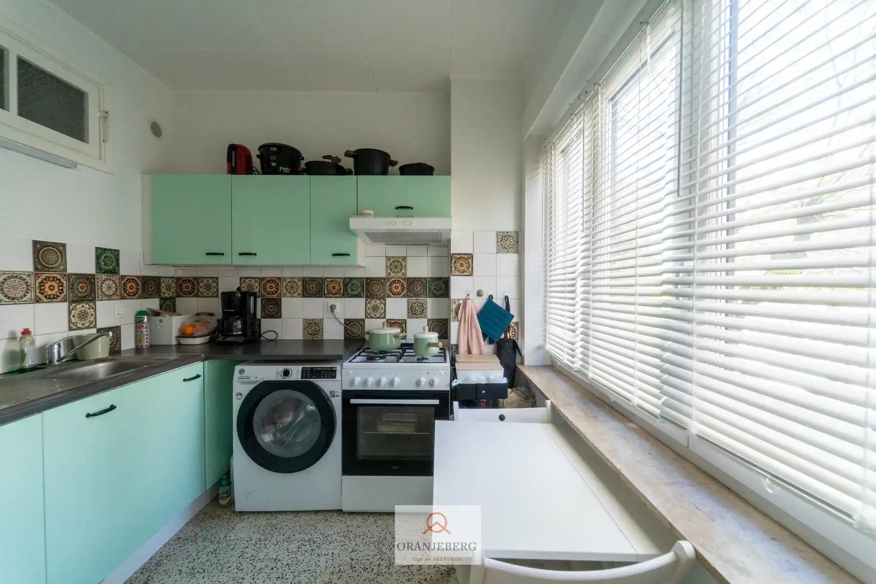 Gezellig 2 slaapkamer appartement nabij Gent-Sint-Pieters met terras en 2 kelderbergingen foto 15