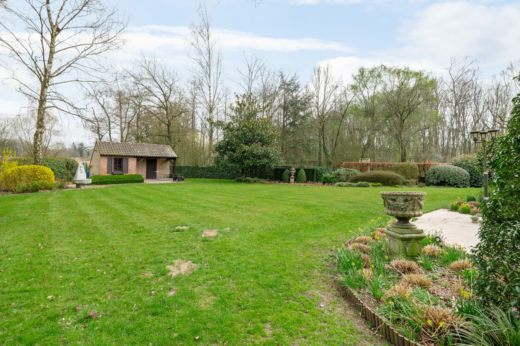 Te renoveren villa met uniek vrij zicht op ca. 2.065m². foto 4
