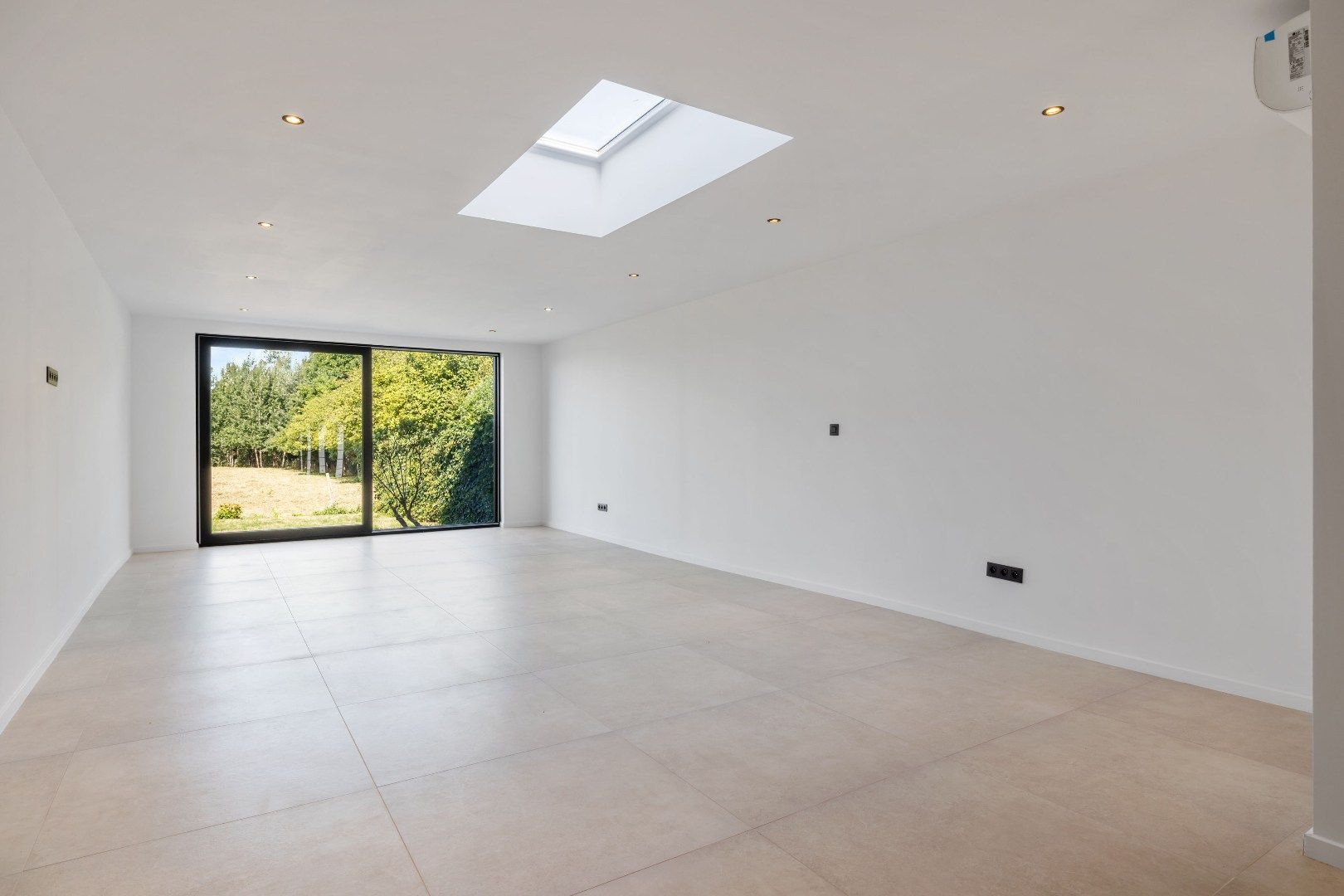 Luxueus, gerenoveerde woning met EPC: A-label te Sint-Niklaas! foto 4