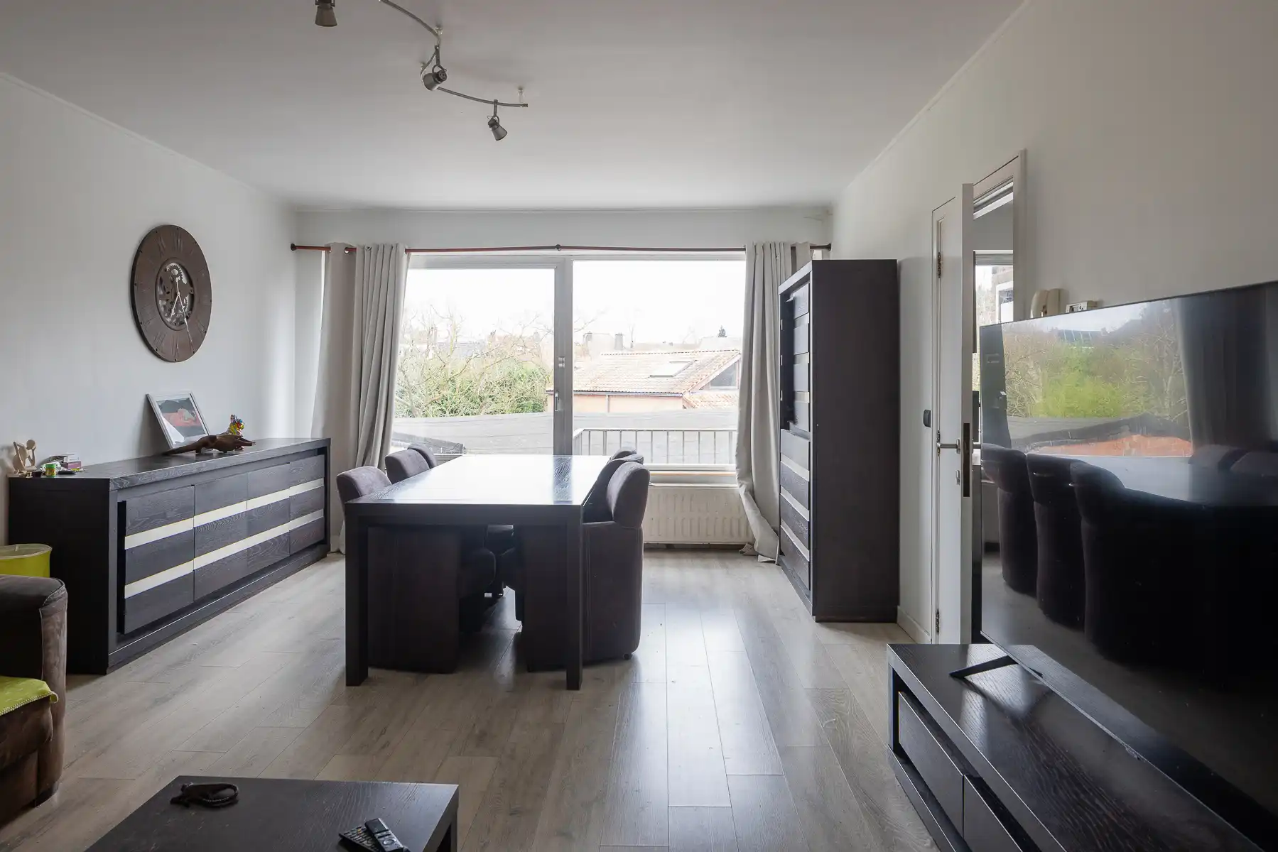 Ruim appartement met 2 slaapkamers en balkon foto 7
