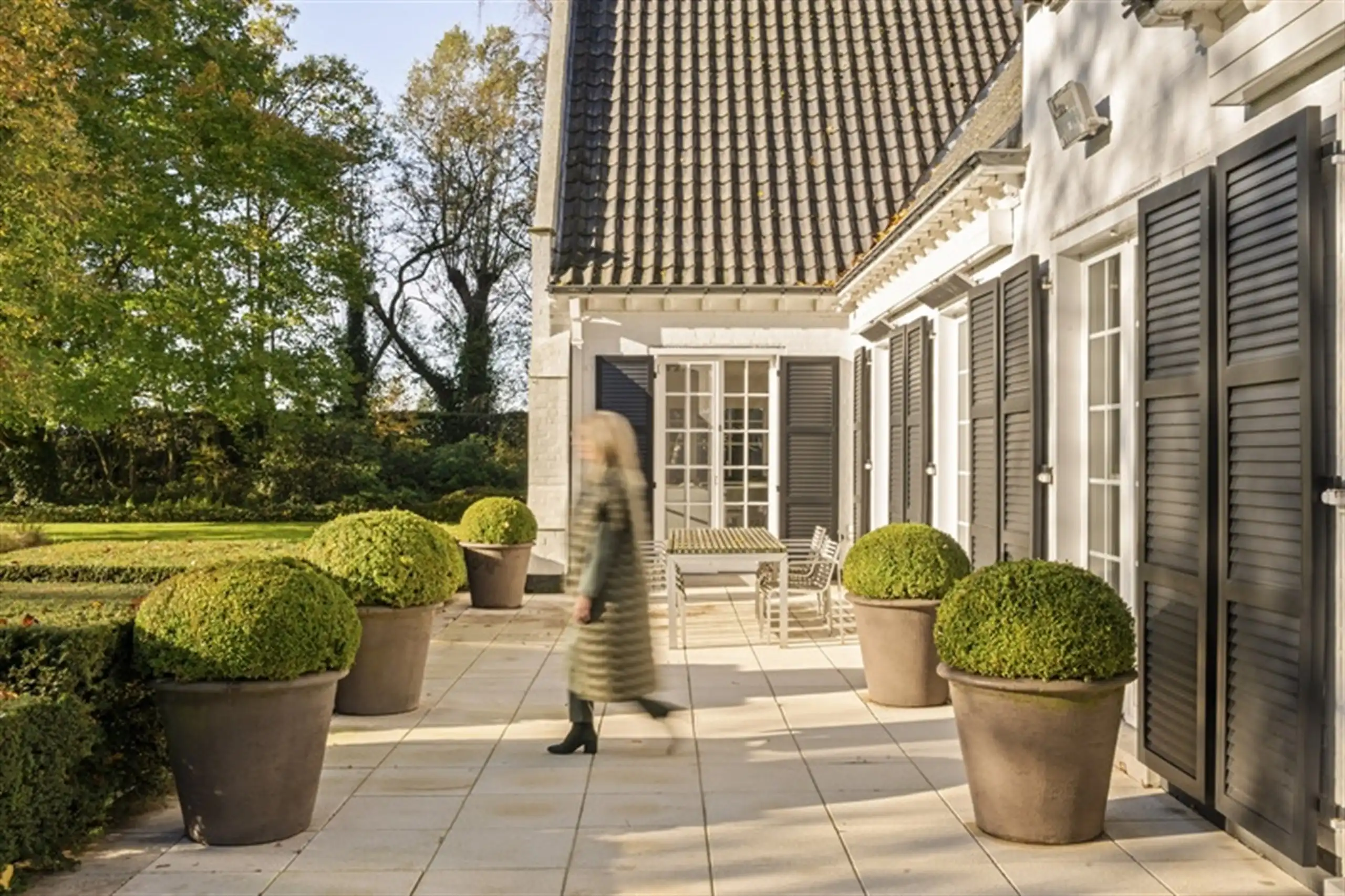 Waardevolle witte vastgoedparel  op 8.679 m² ! foto 6