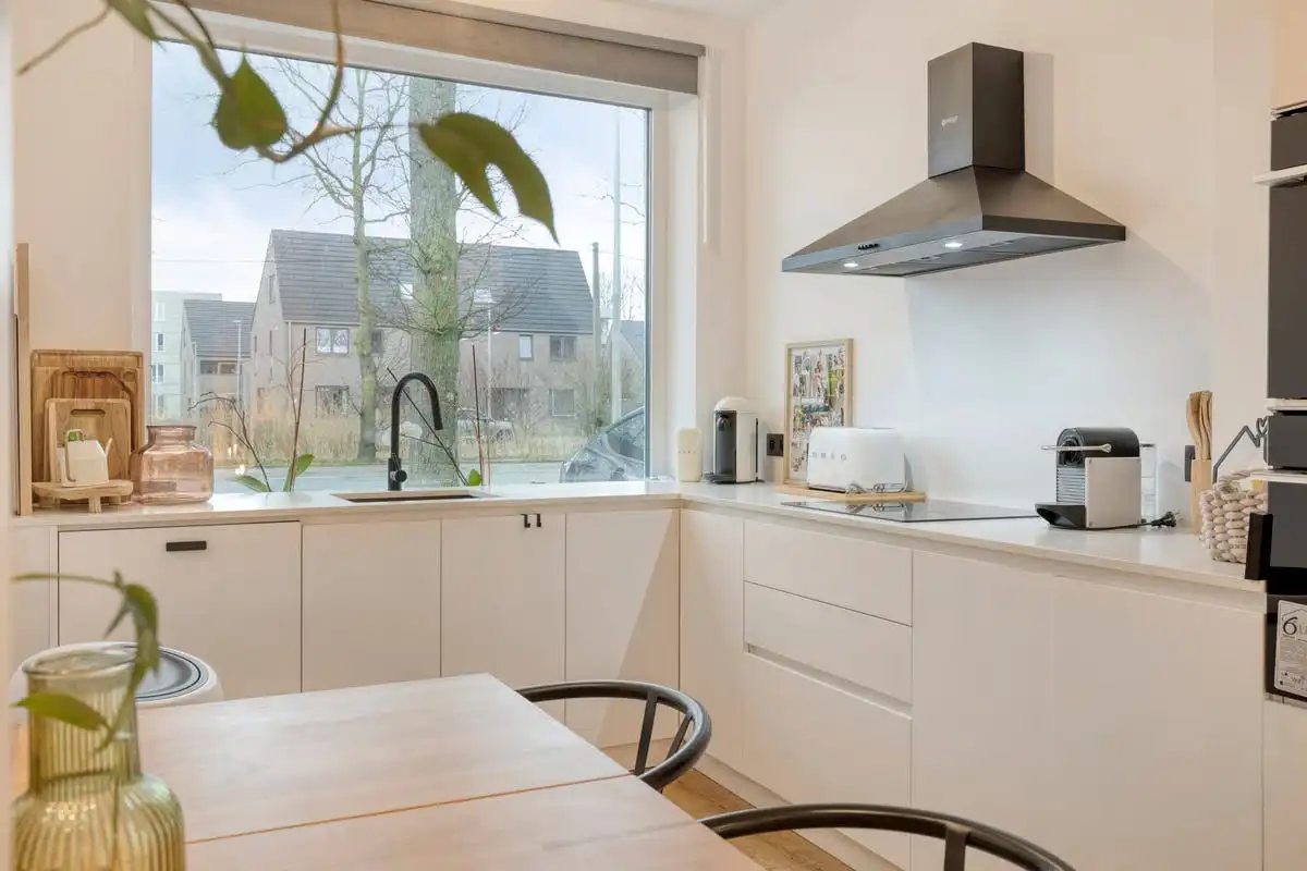 Instapklare halfopen woning te koop in Brugge met ruime tuin foto 8