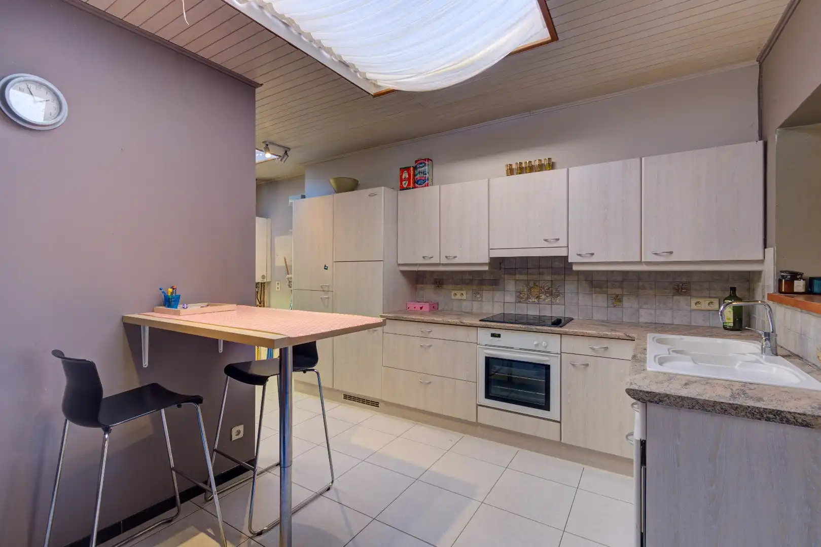 Op te frissen woning, 3 slaapkamers en grote tuin. foto 4