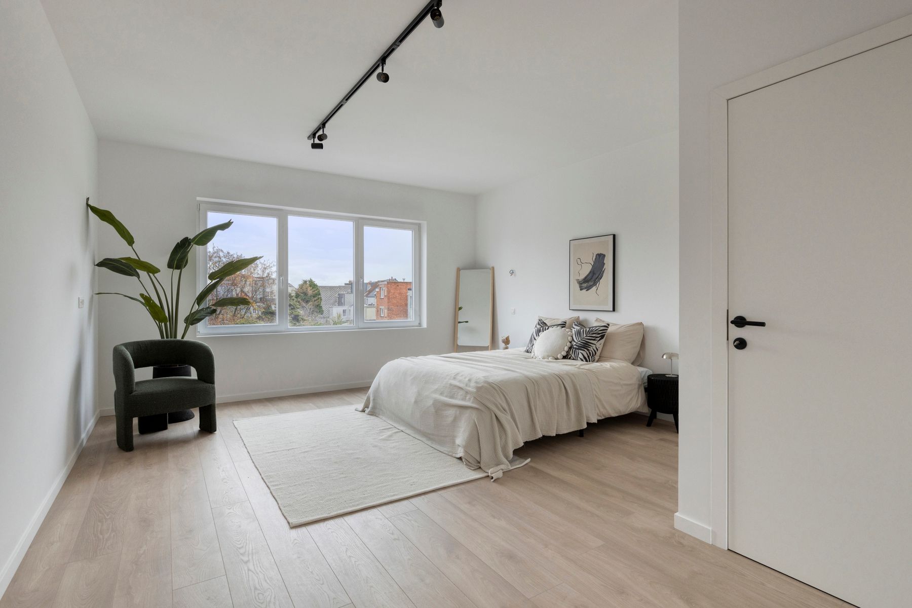 Energiezuinige vernieuwde woning met 4 slaapkamers. foto 17