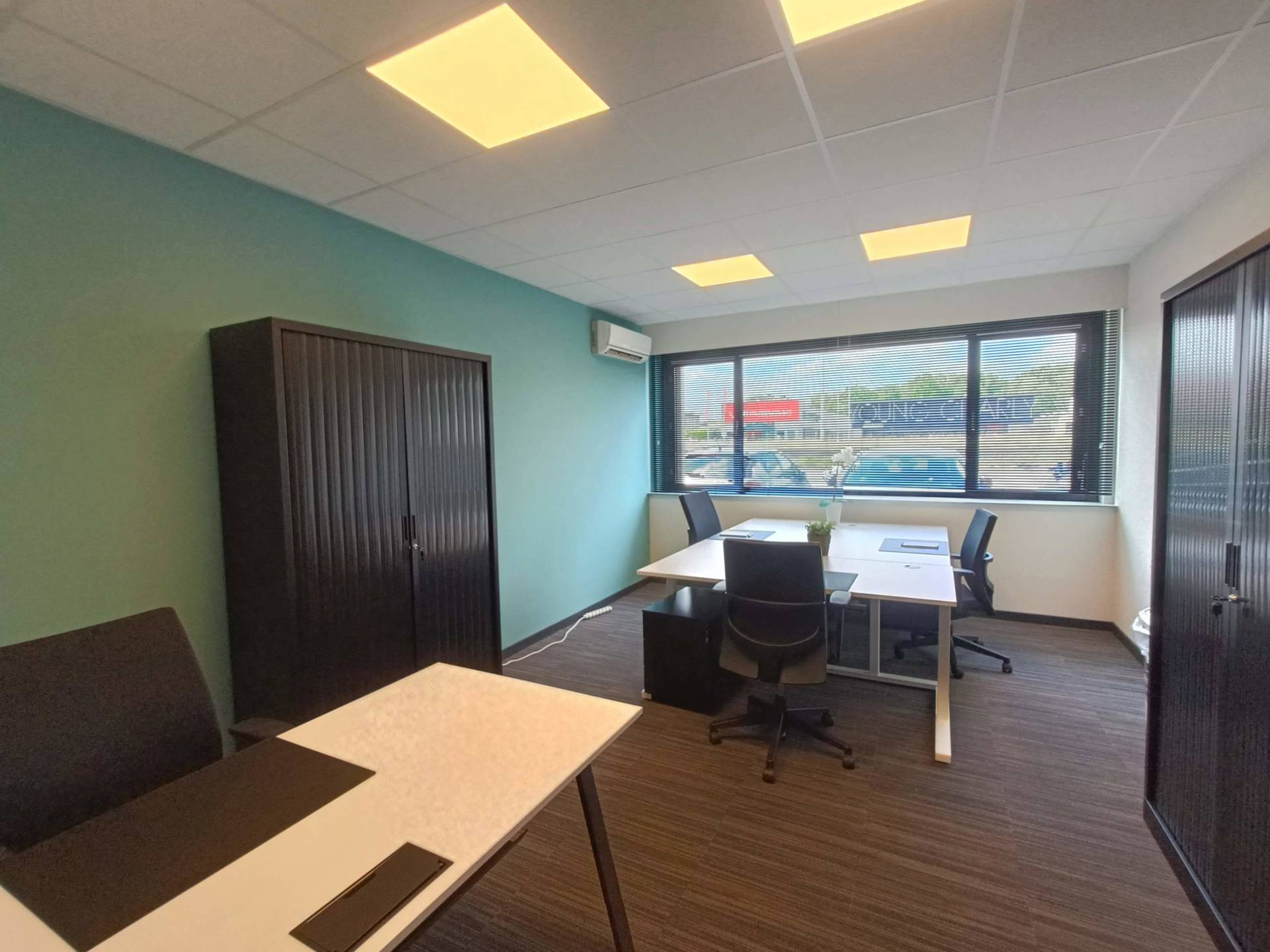 Kantoorgebouw te koop op uiterst strategische locatie foto 3