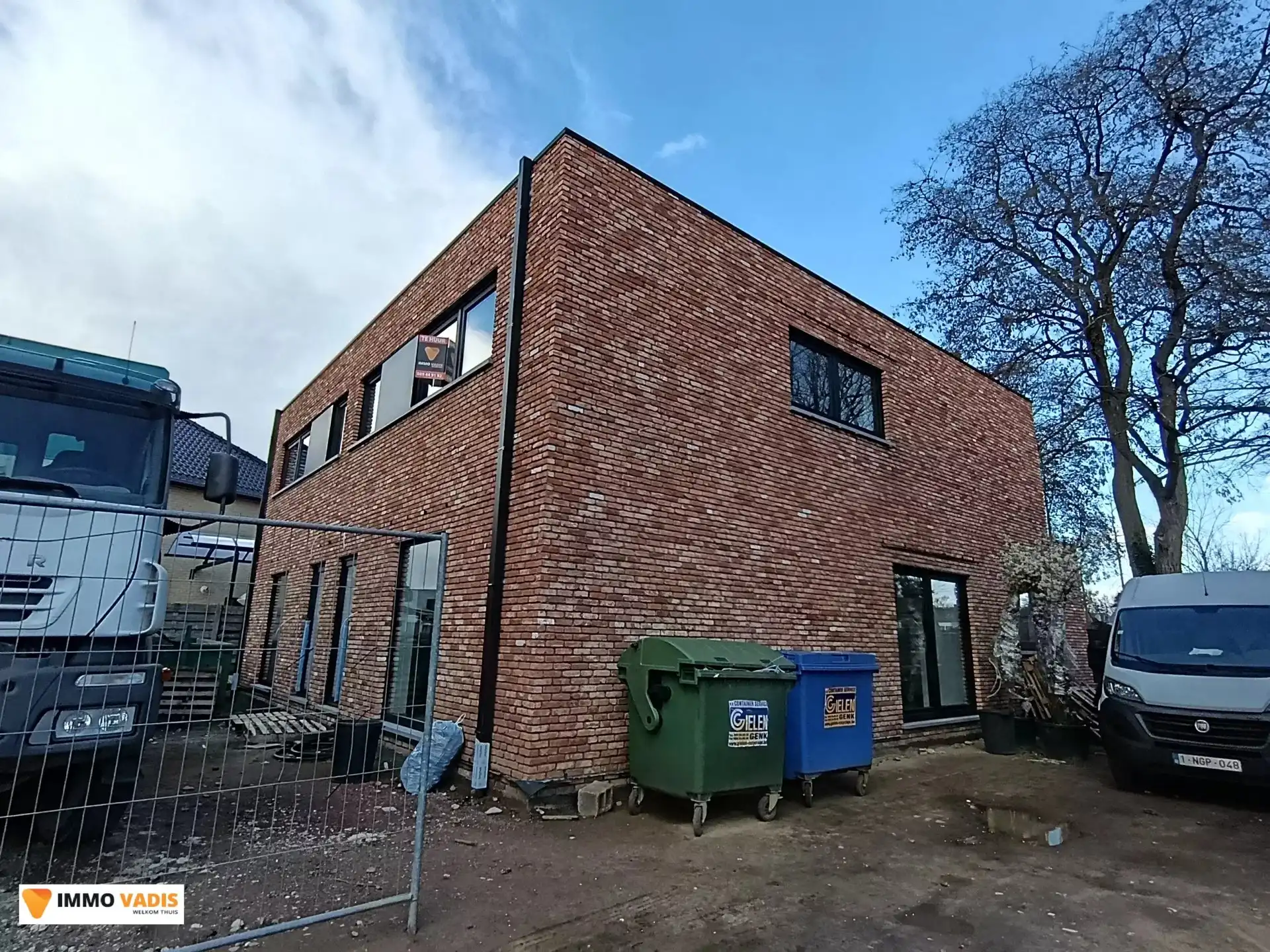 Prachtige nieuwbouwwoning met 3 slaapkamers foto {{pictureIndex}}