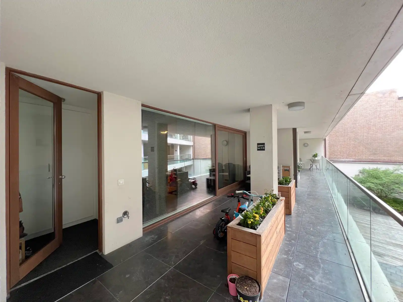 Modern appartement met 2 slpks, terras en autostaanplaats foto 14