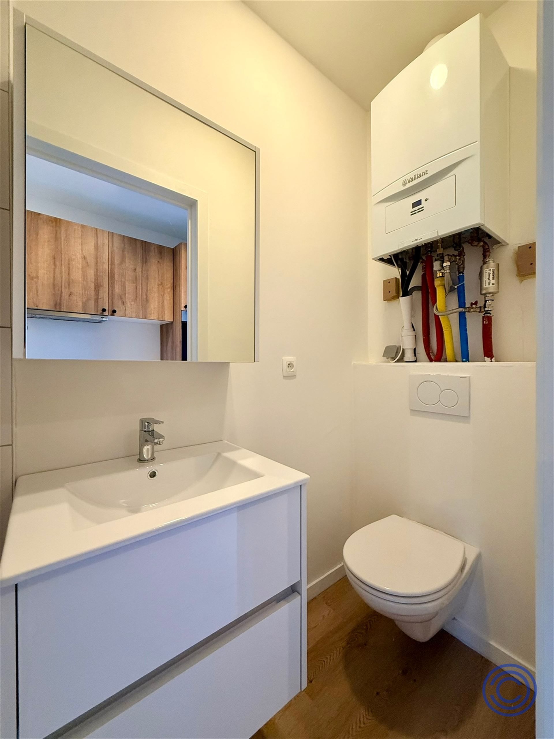 Gerenoveerde studio met gezellig terras! foto 8