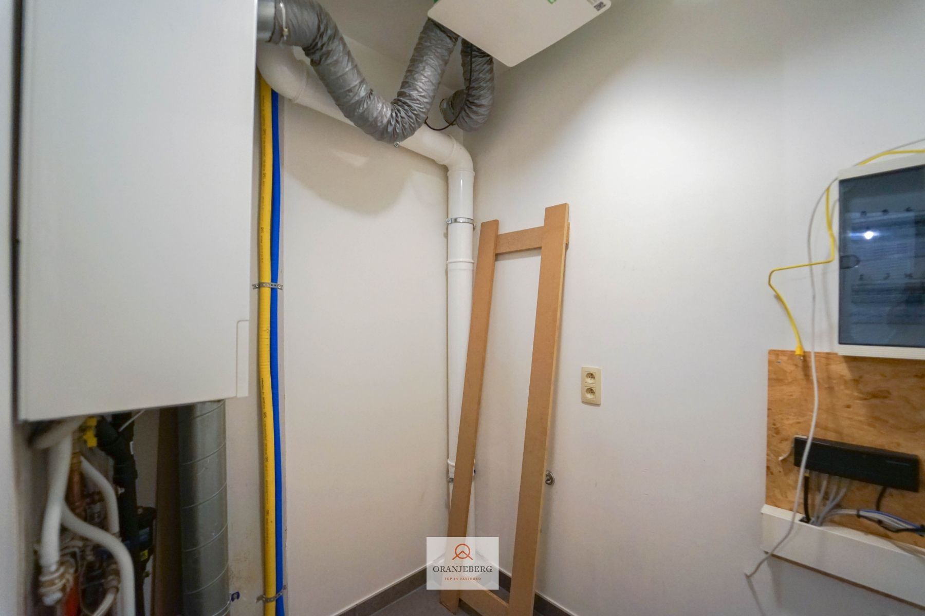 2 slaapkamerappartement met terras en 2 autostaanplaatsen foto 28