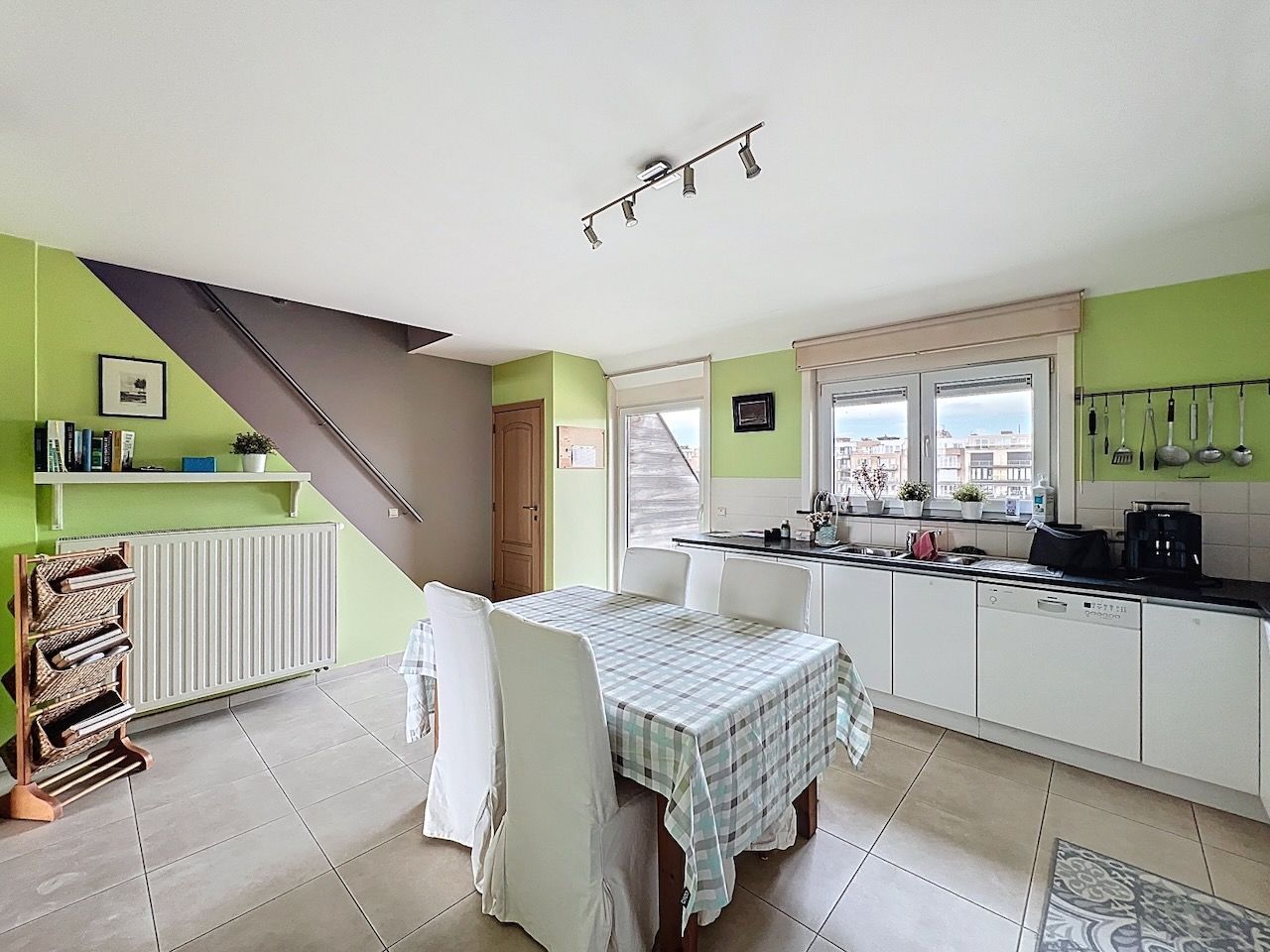 Zuidgericht duplex-dakappartement met veel ruimte op toplocatie in Heist foto 11