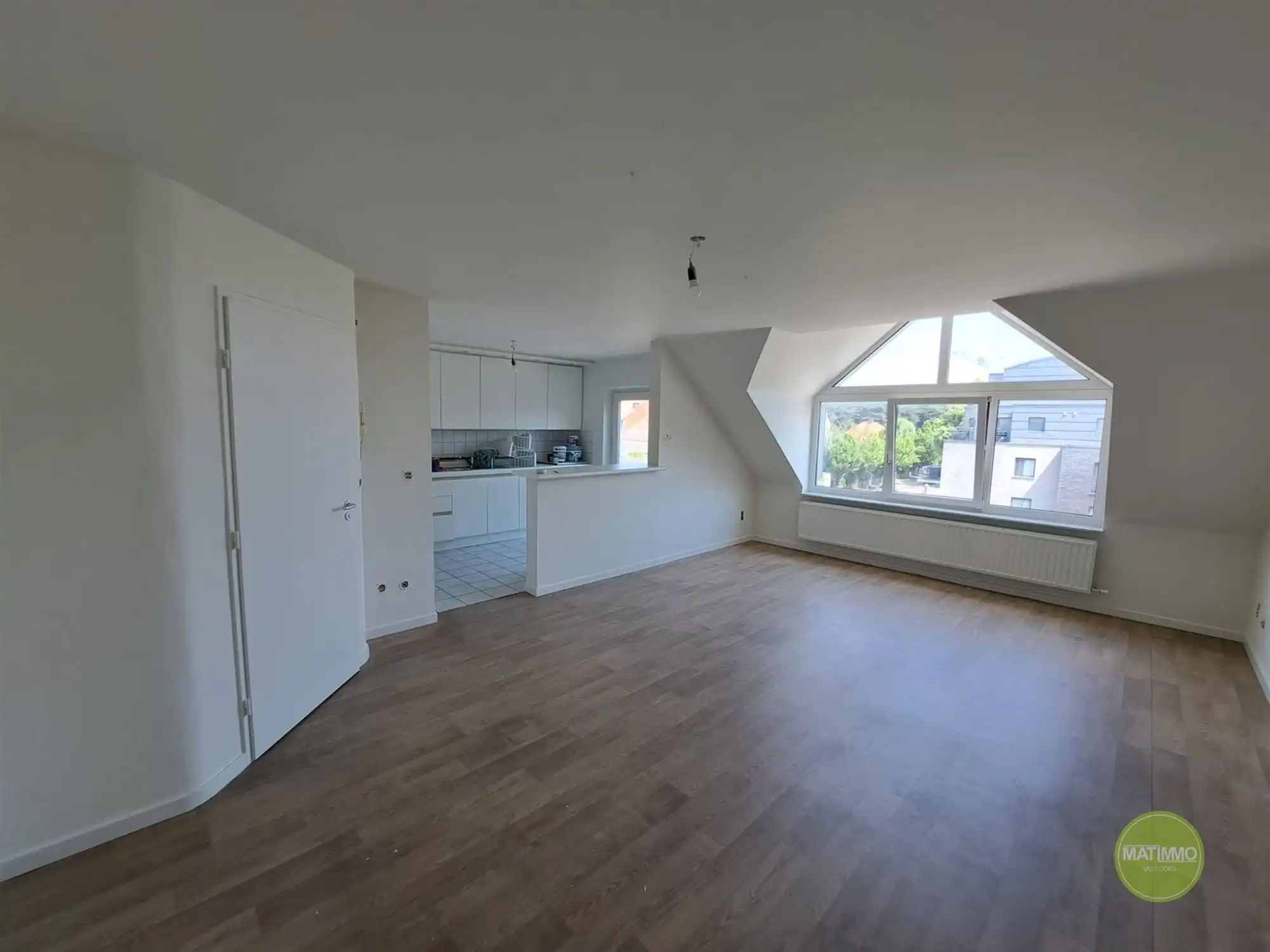 Duplex appartement met 2 slaapkamers en ruim terras te Mol. foto 3