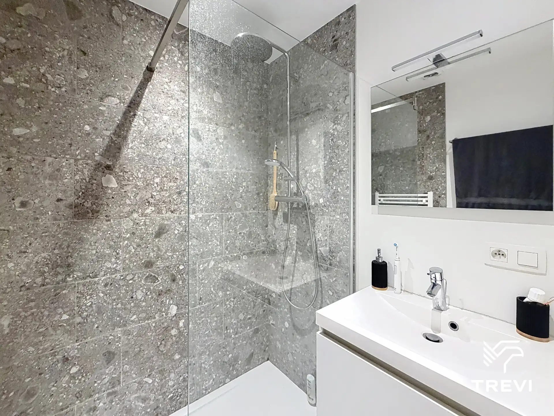 EVERE – Schitterend 2-slaapkamerappartement met tuin! foto 13