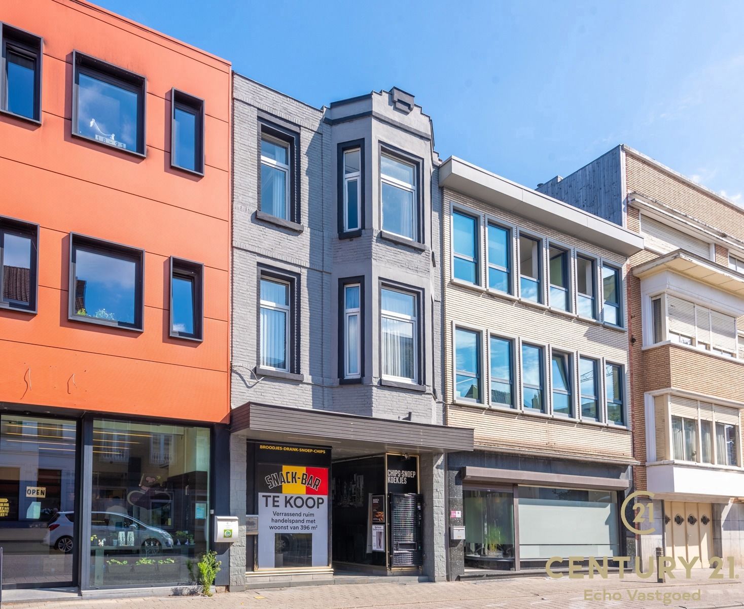 Ruim, startklaar handelspand met woonst op toplocatie foto {{pictureIndex}}