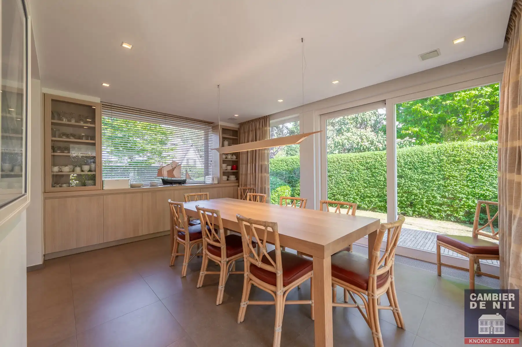 Ruime, gemeubelde koppelvilla aan de Royal Zoute Tennisclub. foto 13