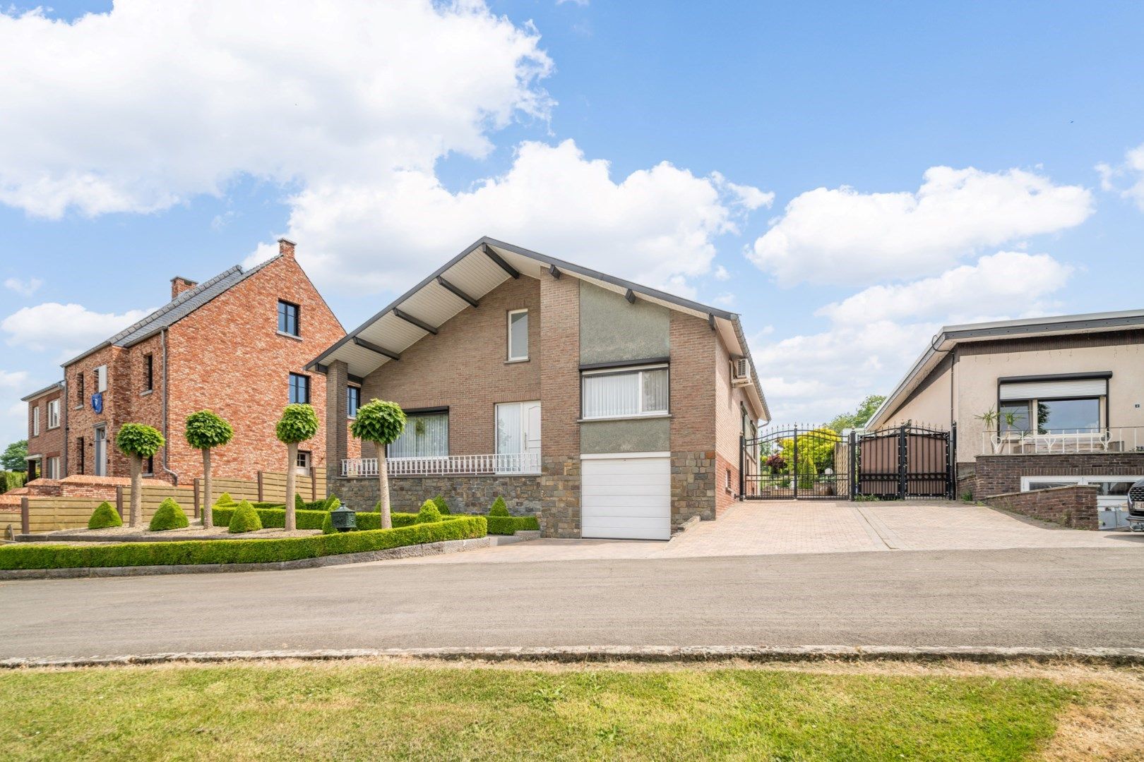 IN OPTIE - Verzorgde vrijstaande woning met mooie tuin op 11a 58ca, op enkele minuutjes van het centrum  foto 2