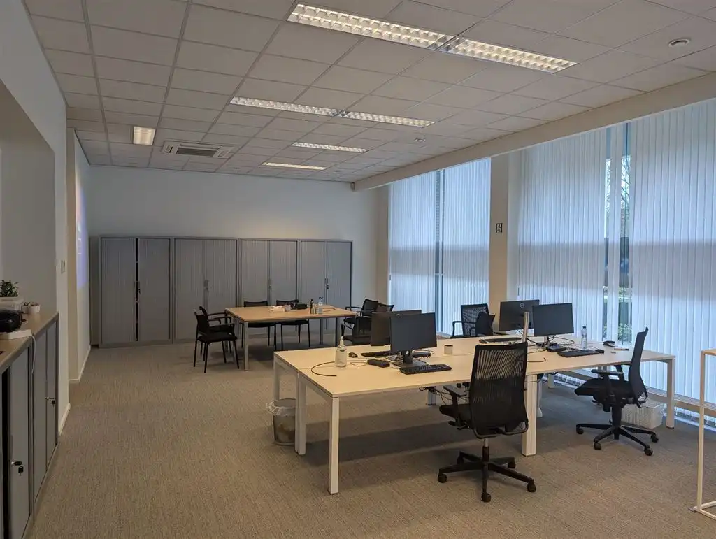 Verhuurde Kantoorruimte te Turnhout - 198m² foto 3